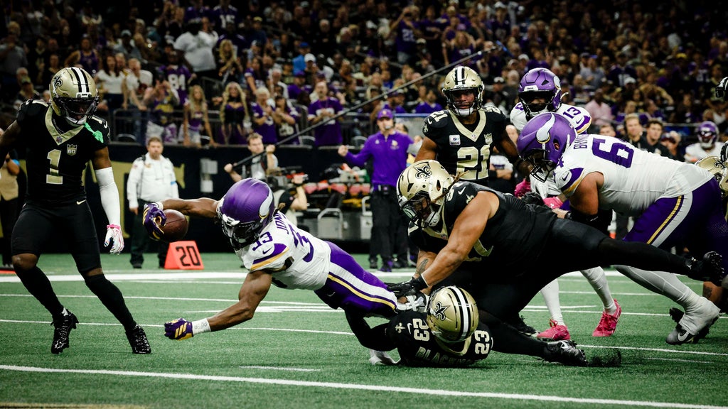 Jefferson, Jones, Murray all produce to help the unbeaten Vikings top Saints 23-13 — WCCO / CBS Minnesota, Santa Cruz Sports news