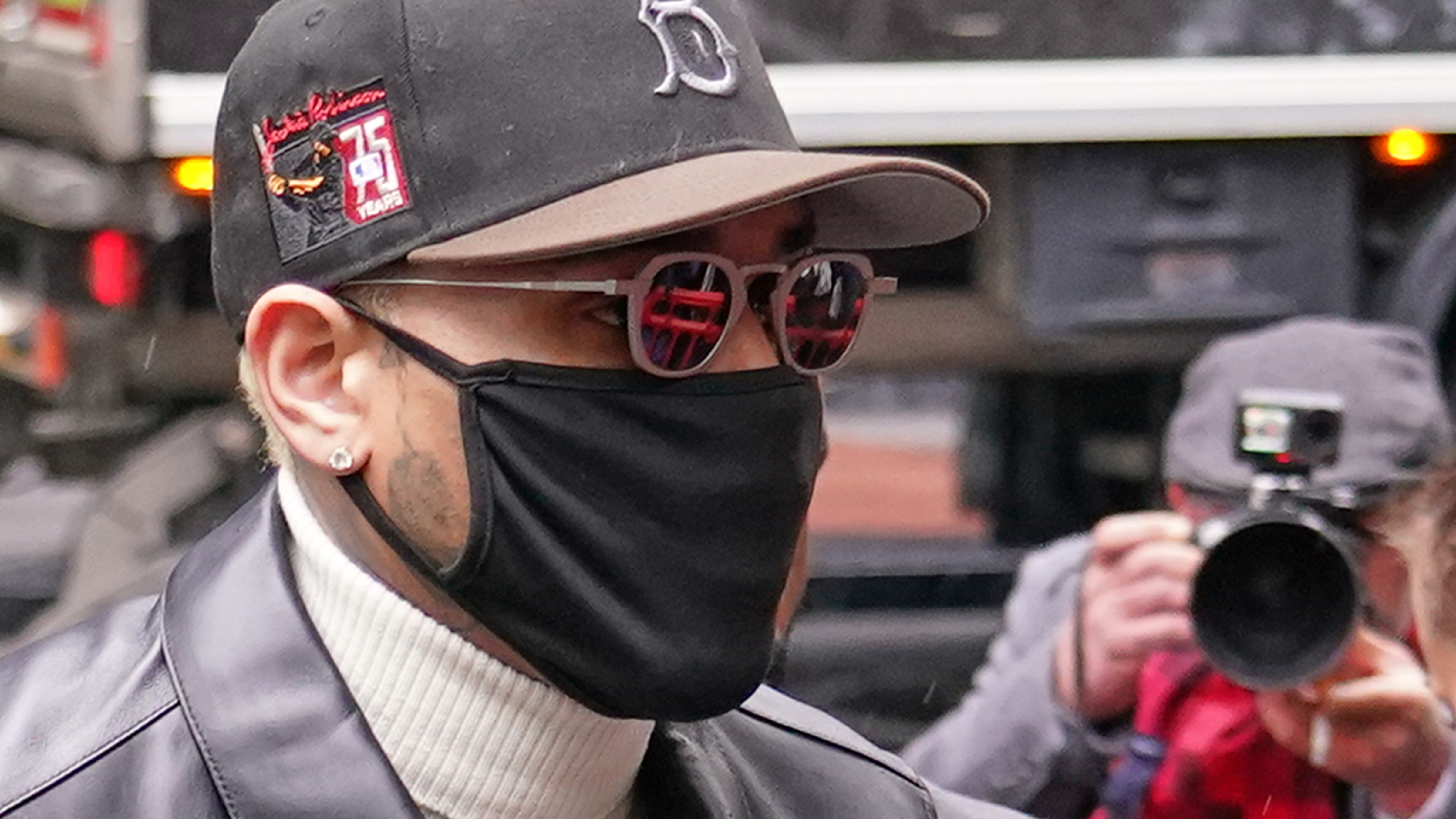 Chris Brown avoids prison time for brawling at a London nightclub
โ ABC 7 Bay Area, Santa Cruz Community news