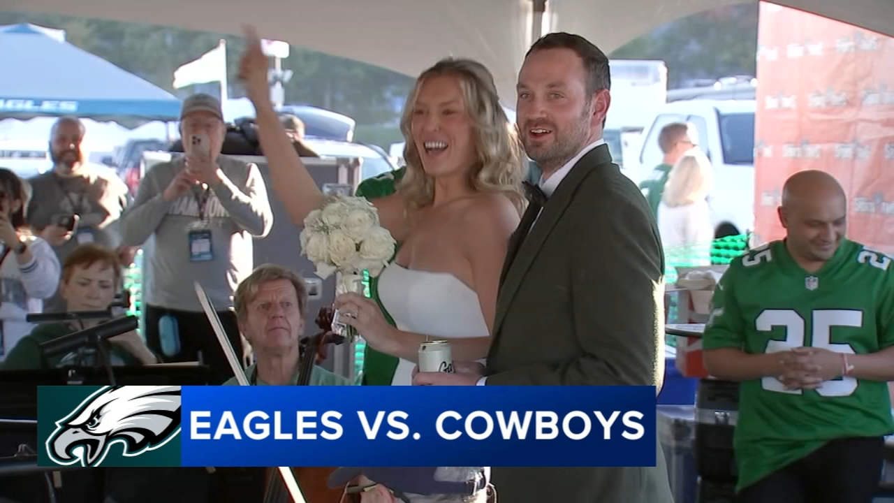 Chicago couple Lindsey Carl, Brandon Byrd get married at Philadelphia Eagles tailgate before MNF
       — Santa Cruz Community news