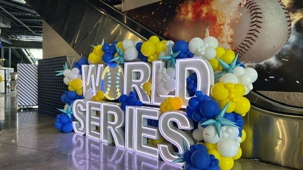 Scenes from outside the stadium| World Series Game 1 gallery — Fox 11 Green Bay Sports, Santa Cruz Arts news