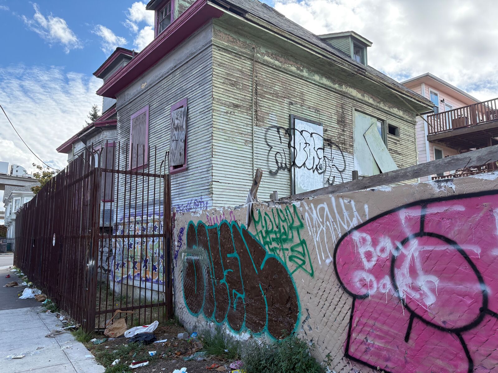 Blighted property owners now face $10K daily fines in Oakland — The Oaklandside, Santa Cruz Real Estate news