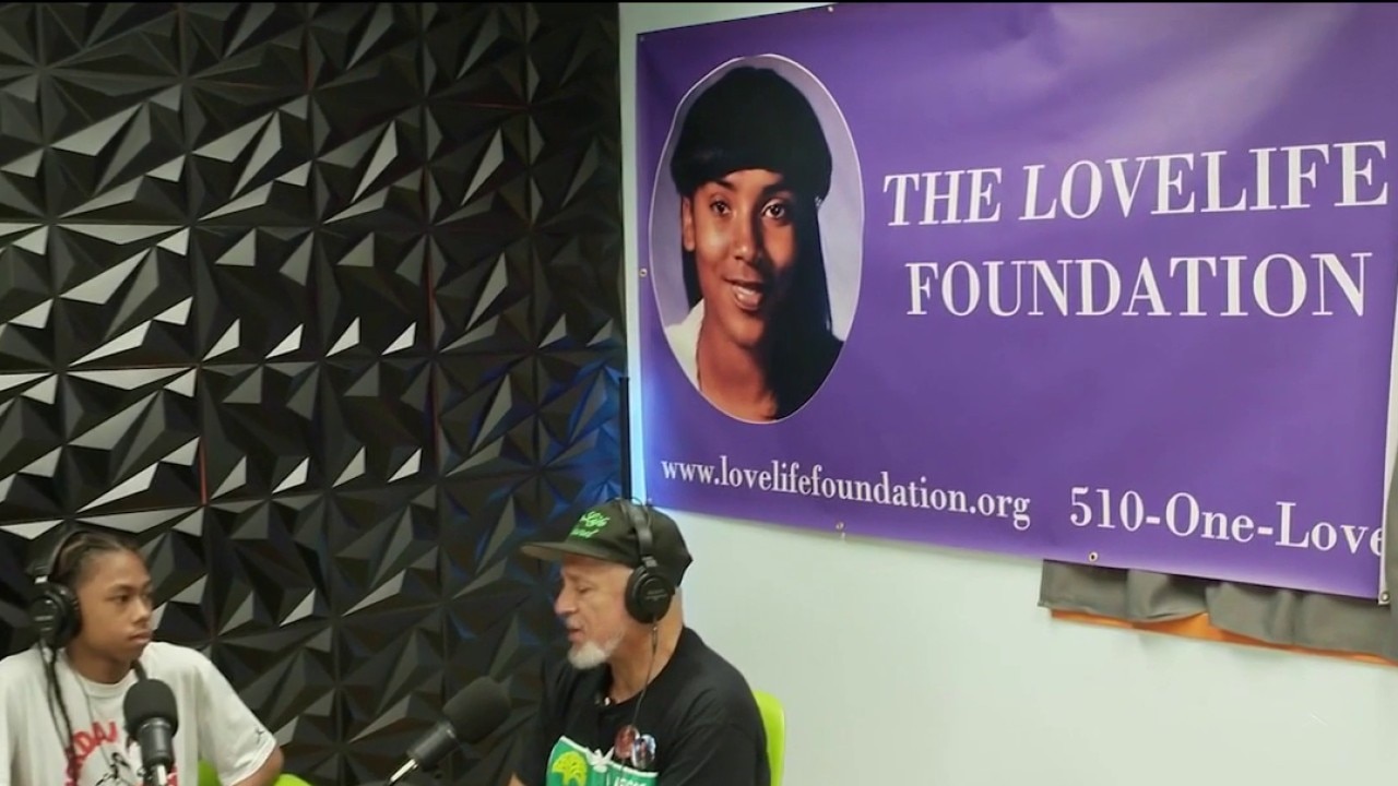 Oakland's McClymonds High podcast studio renamed in honor of Lo'Eshe Lacy as city continues 'Love Life Week' — KTVU FOX 2 Bay Area, Santa Cruz Technology news